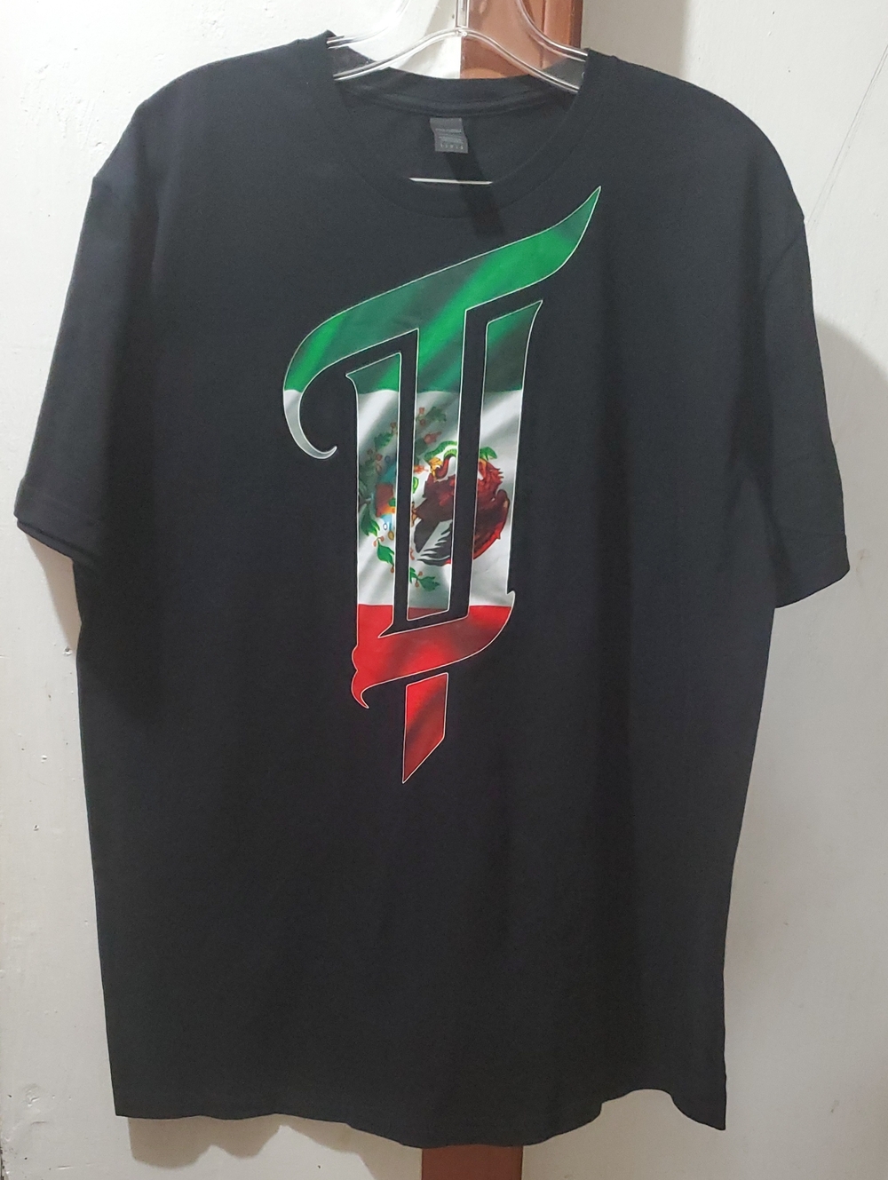 Mexico eagle Graphic Tee with Green-White-Red Crest Design Size L/G